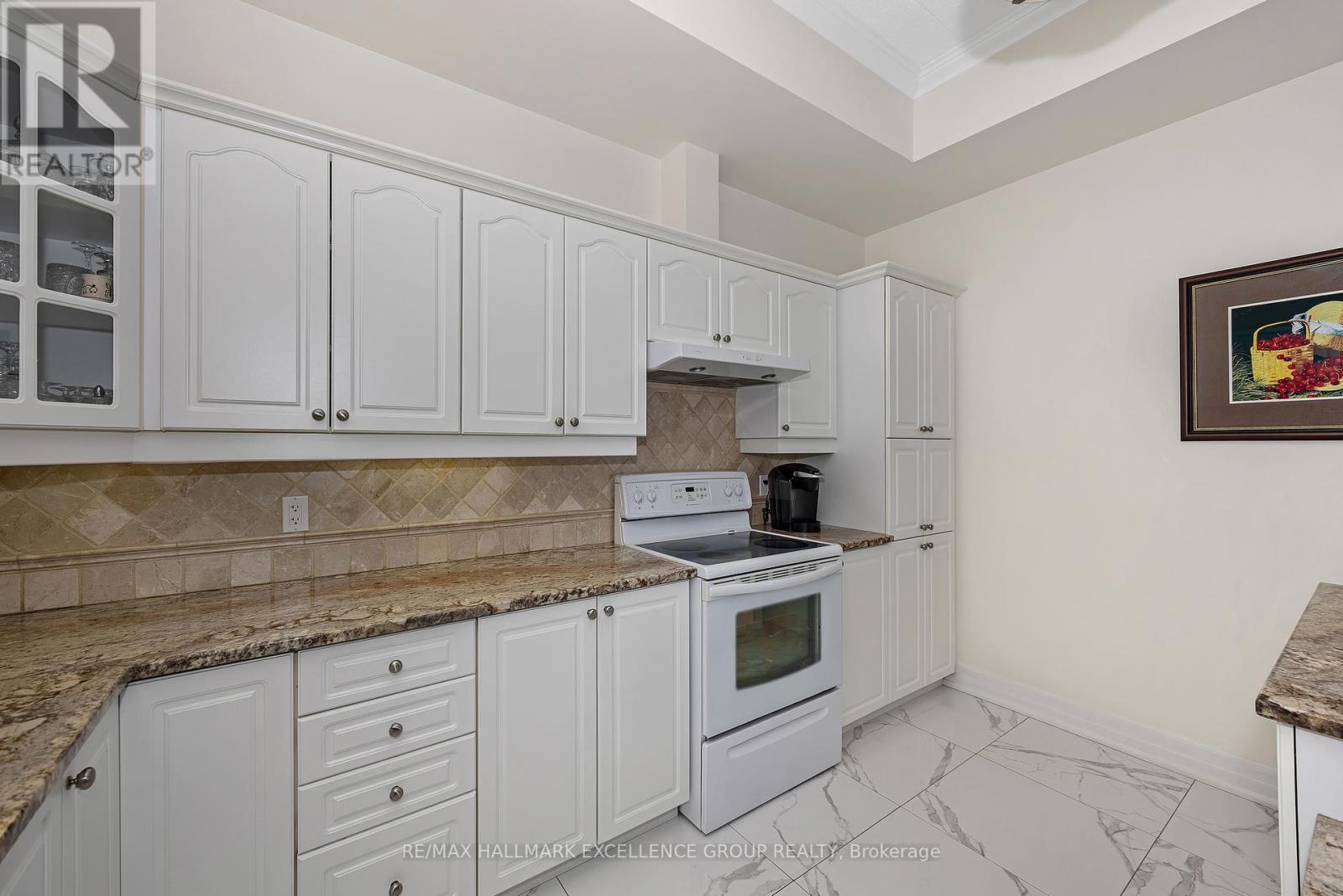 #406 2921 LAURIER STREET - 18