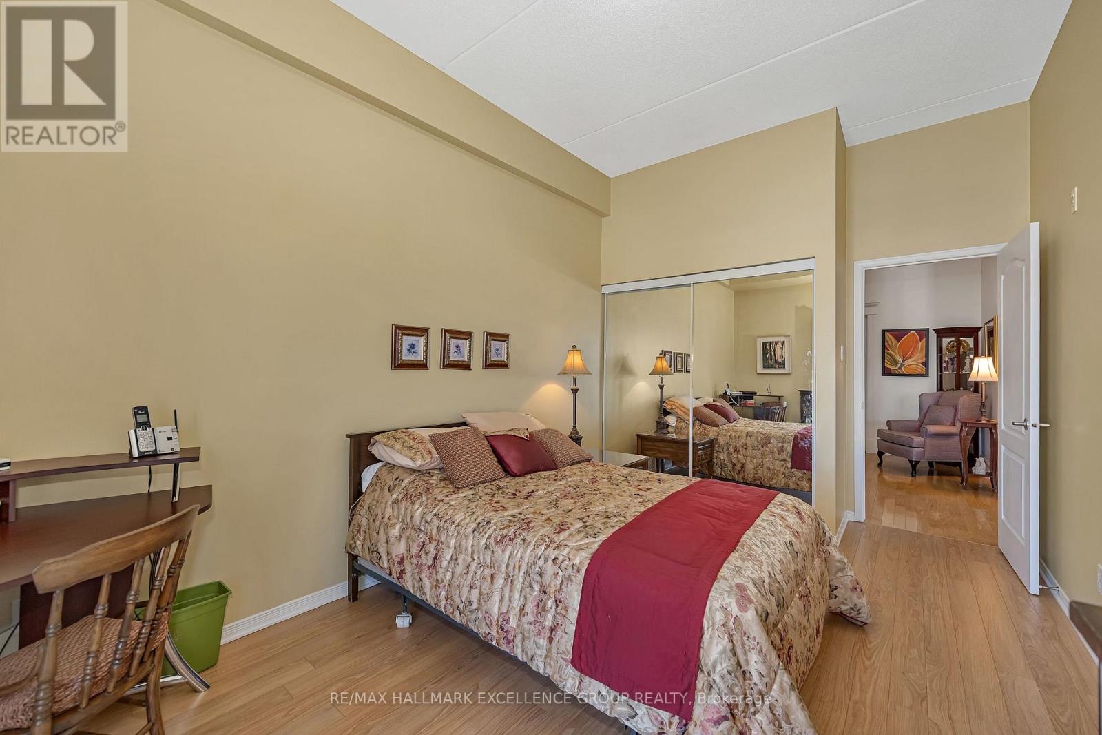 #406 2921 LAURIER STREET - 21