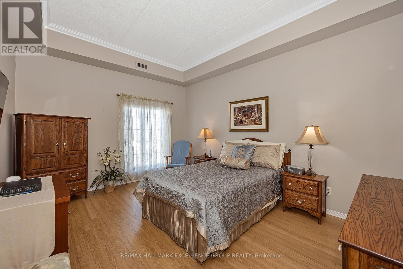 #406 2921 LAURIER STREET - 22