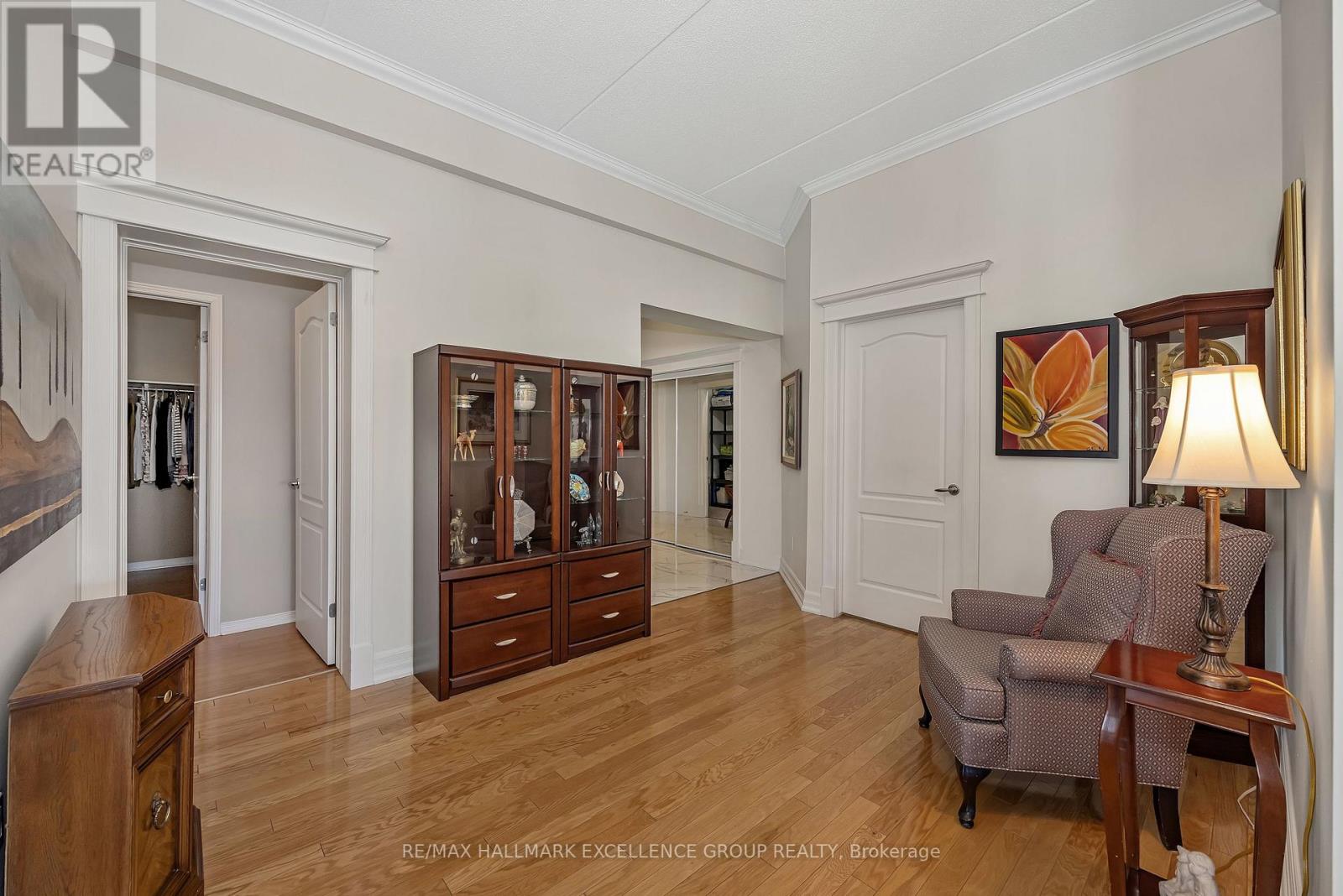 #406 2921 LAURIER STREET - 27