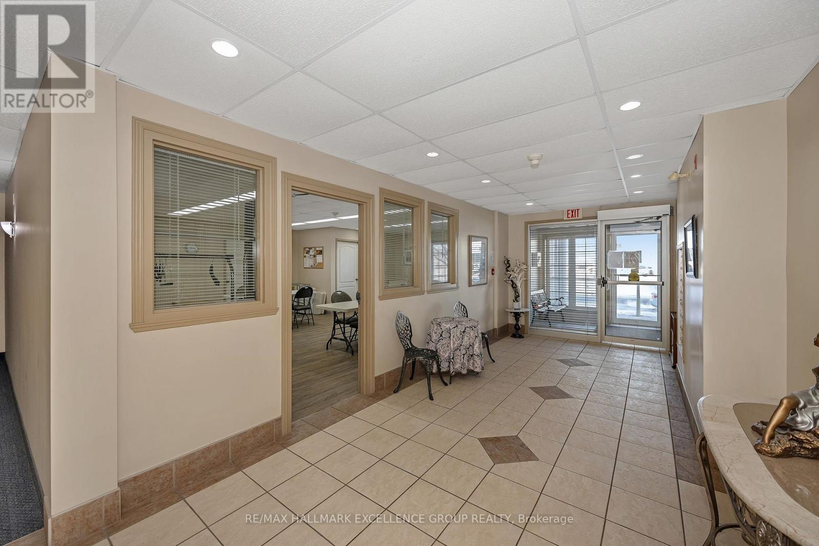 #406 2921 LAURIER STREET - 5