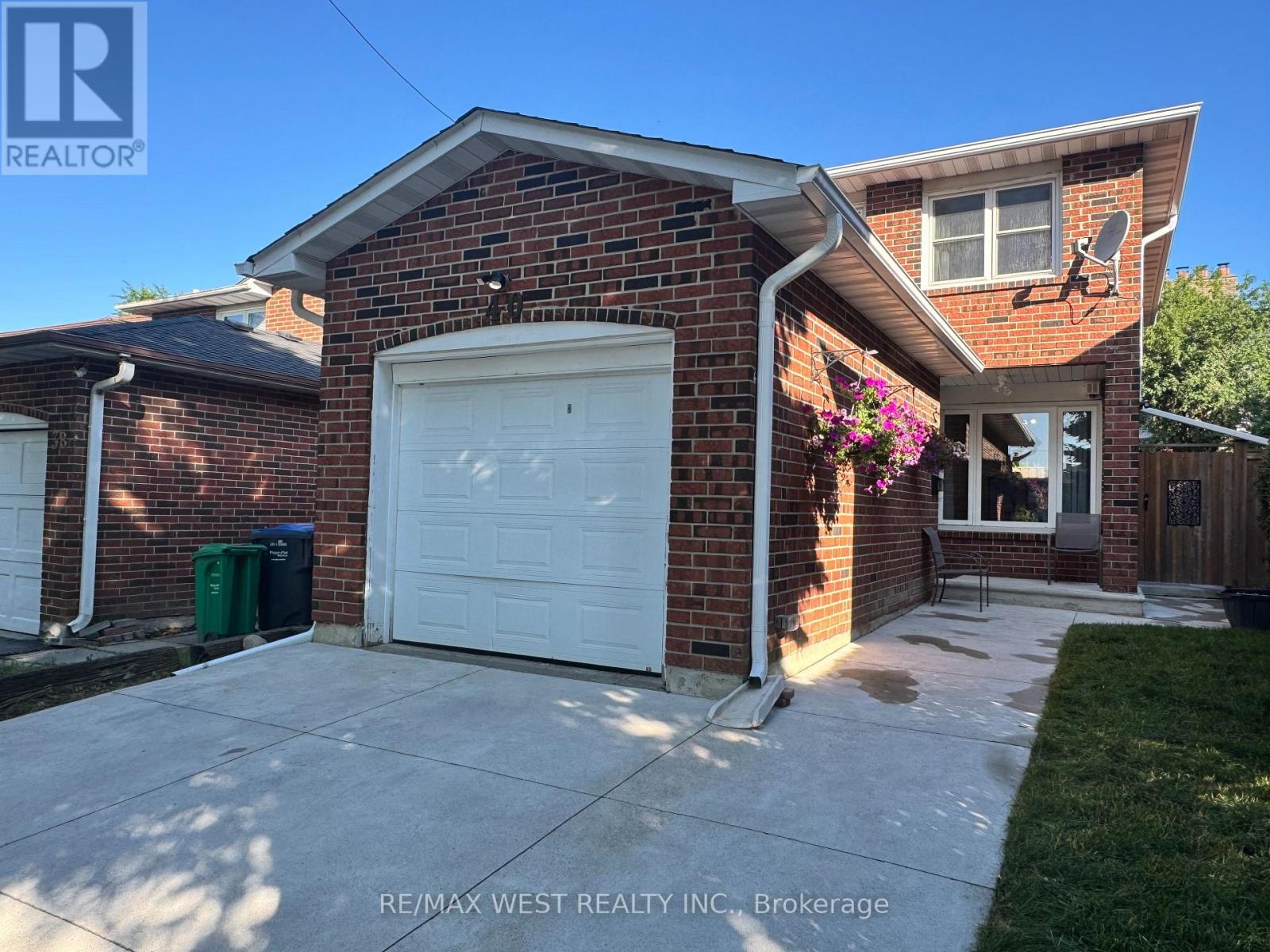 40 MAPLEHURST SQUARE - 1
