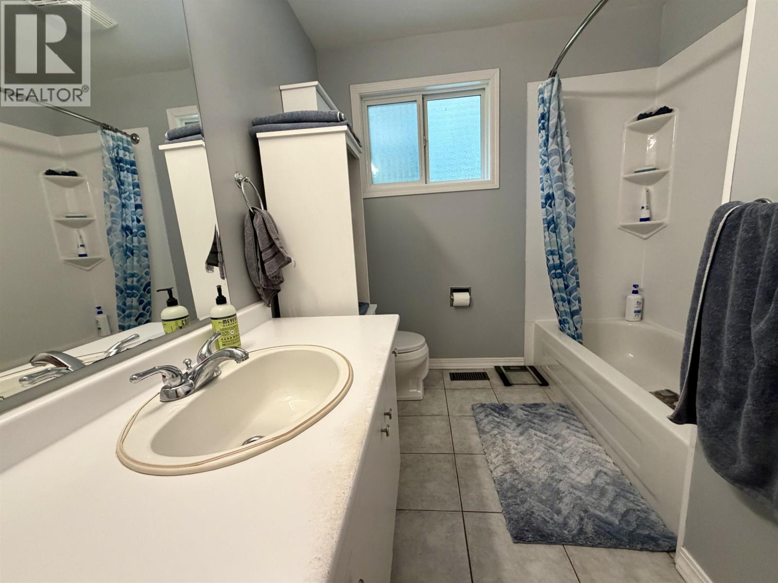 Photo 11 of 14 — 3578 WILLOWDALE DRIVE · Prince George, BC