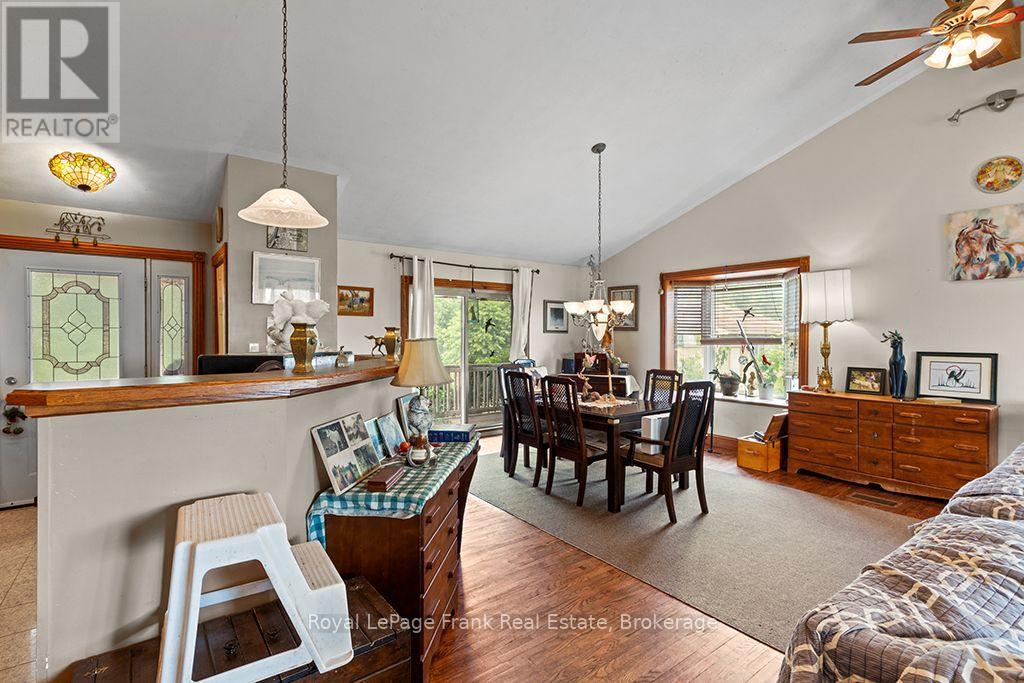 720472 20 SIDE ROAD - 14