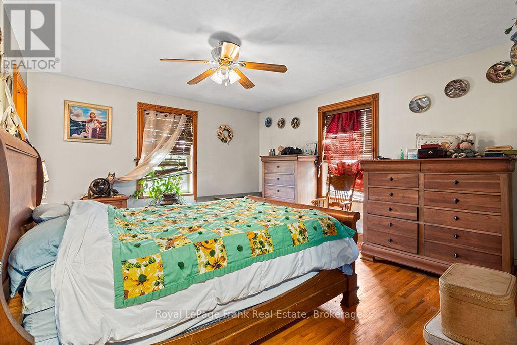 720472 20 SIDE ROAD - 19