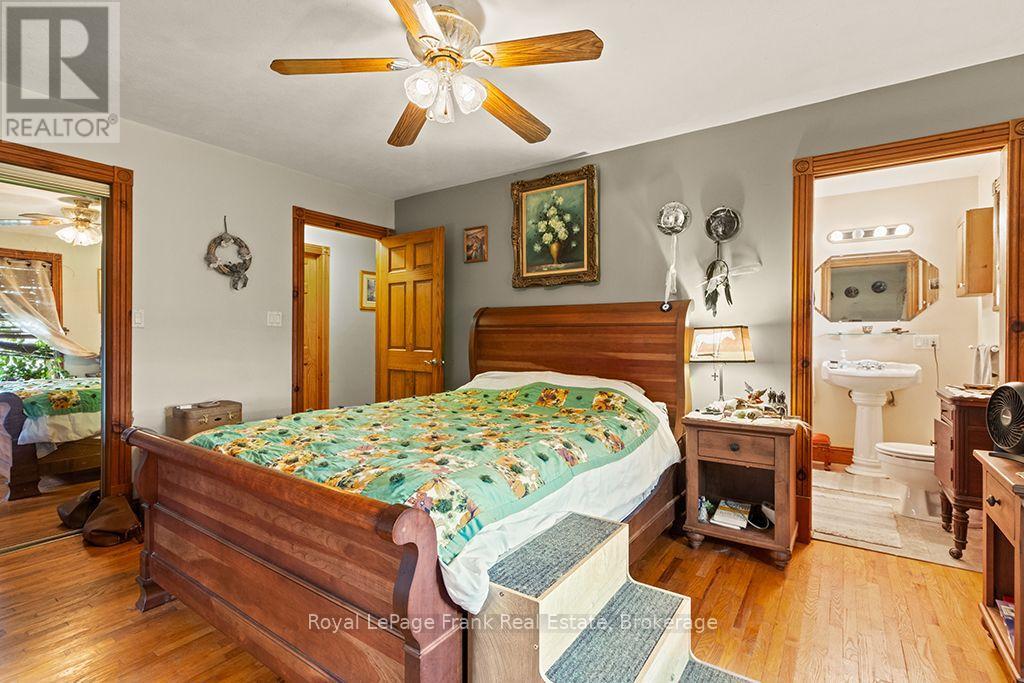 720472 20 SIDE ROAD - 20