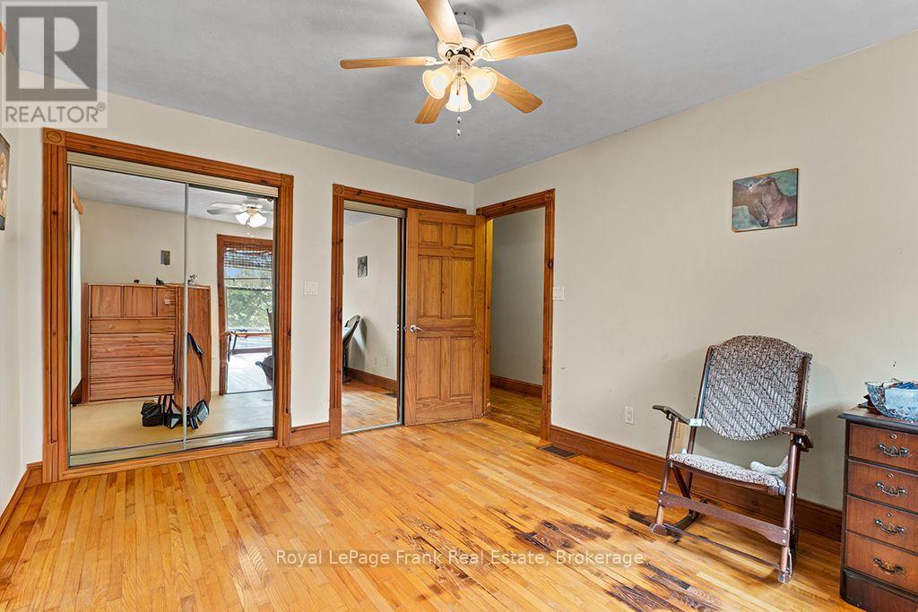 720472 20 SIDE ROAD - 23