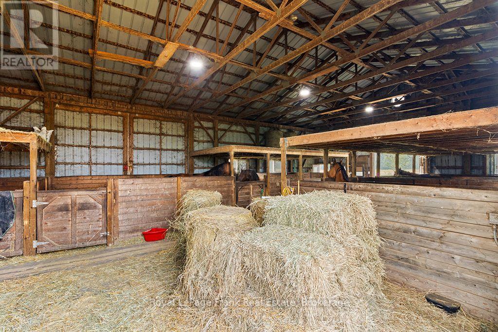 720472 20 SIDE ROAD - 39