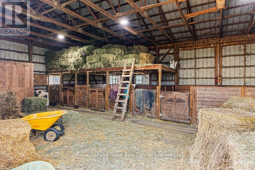 720472 20 SIDE ROAD - 40