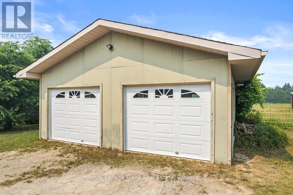 720472 20 SIDE ROAD - 43