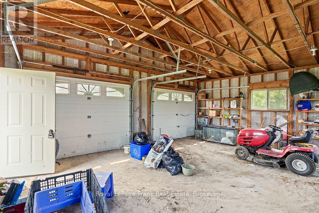 720472 20 SIDE ROAD - 44