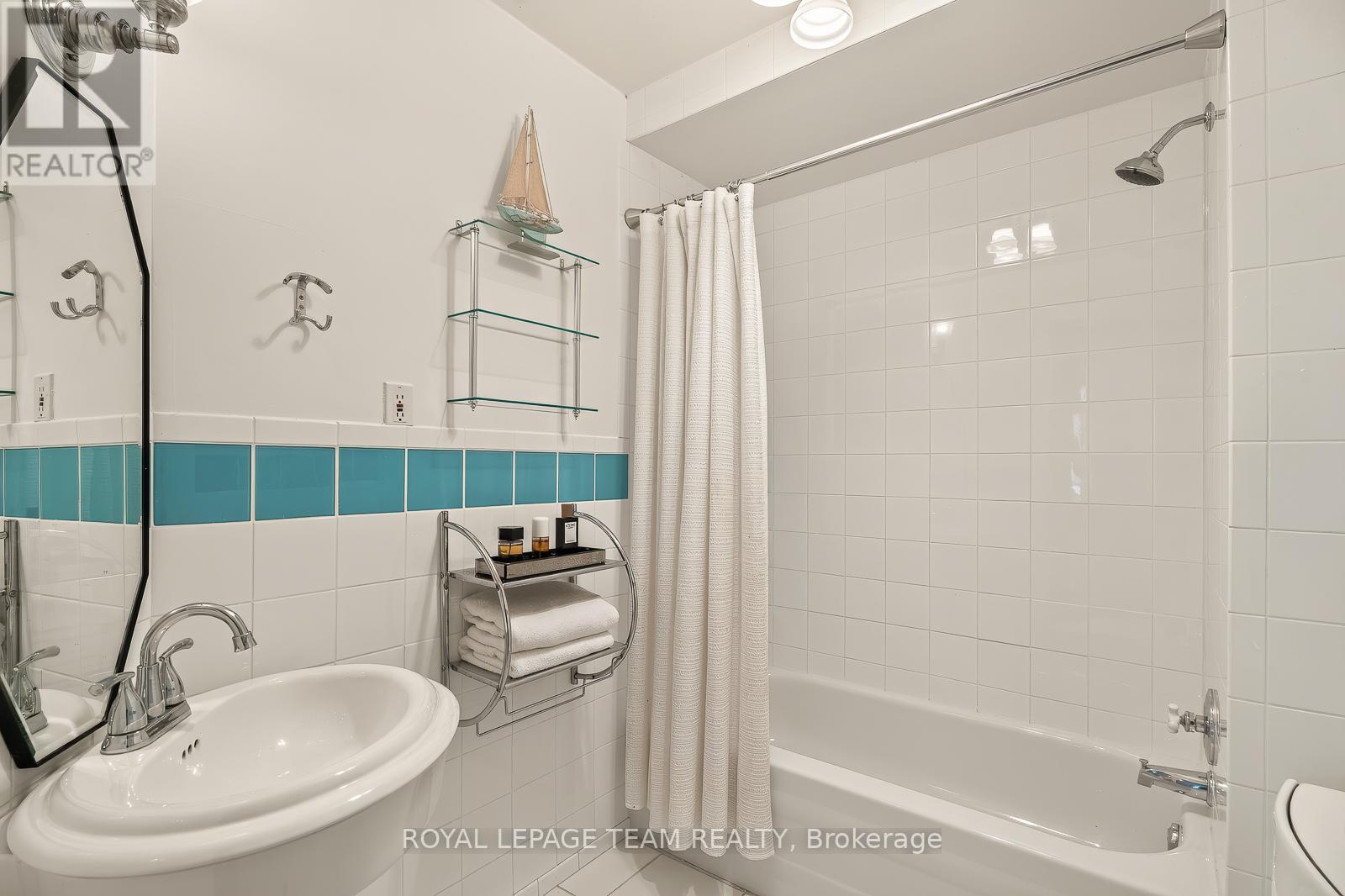 120 RIVERDALE AVENUE - 20