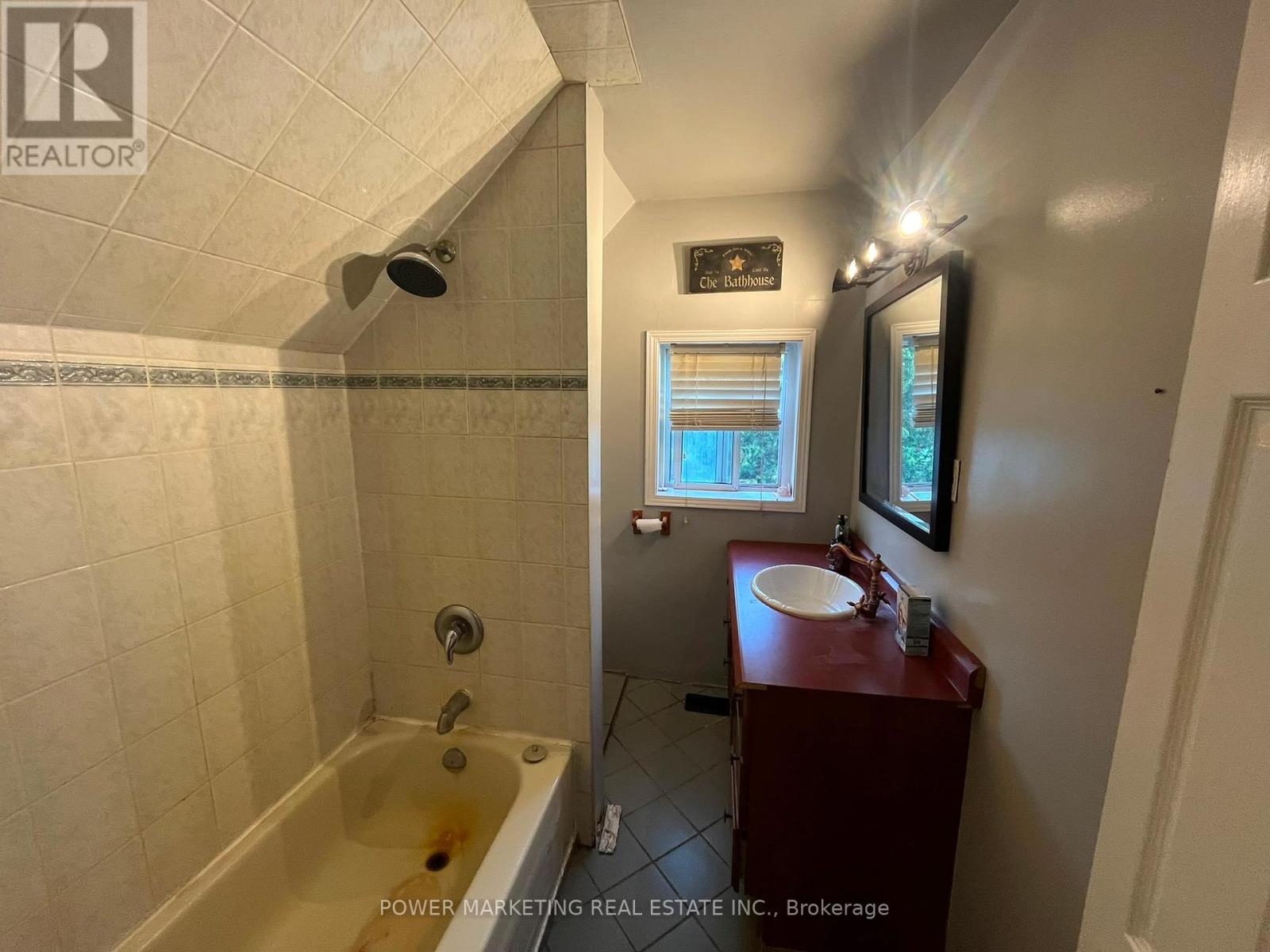 2051 BLACKCREEK ROAD - 17