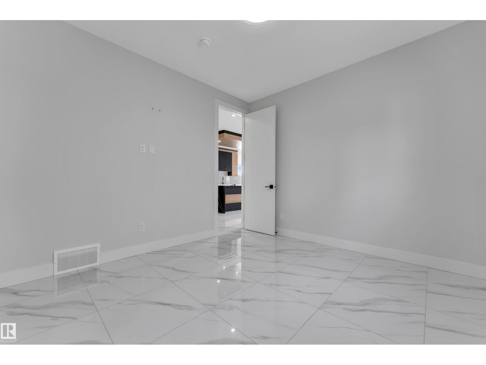 2531 63 AV NE - 9