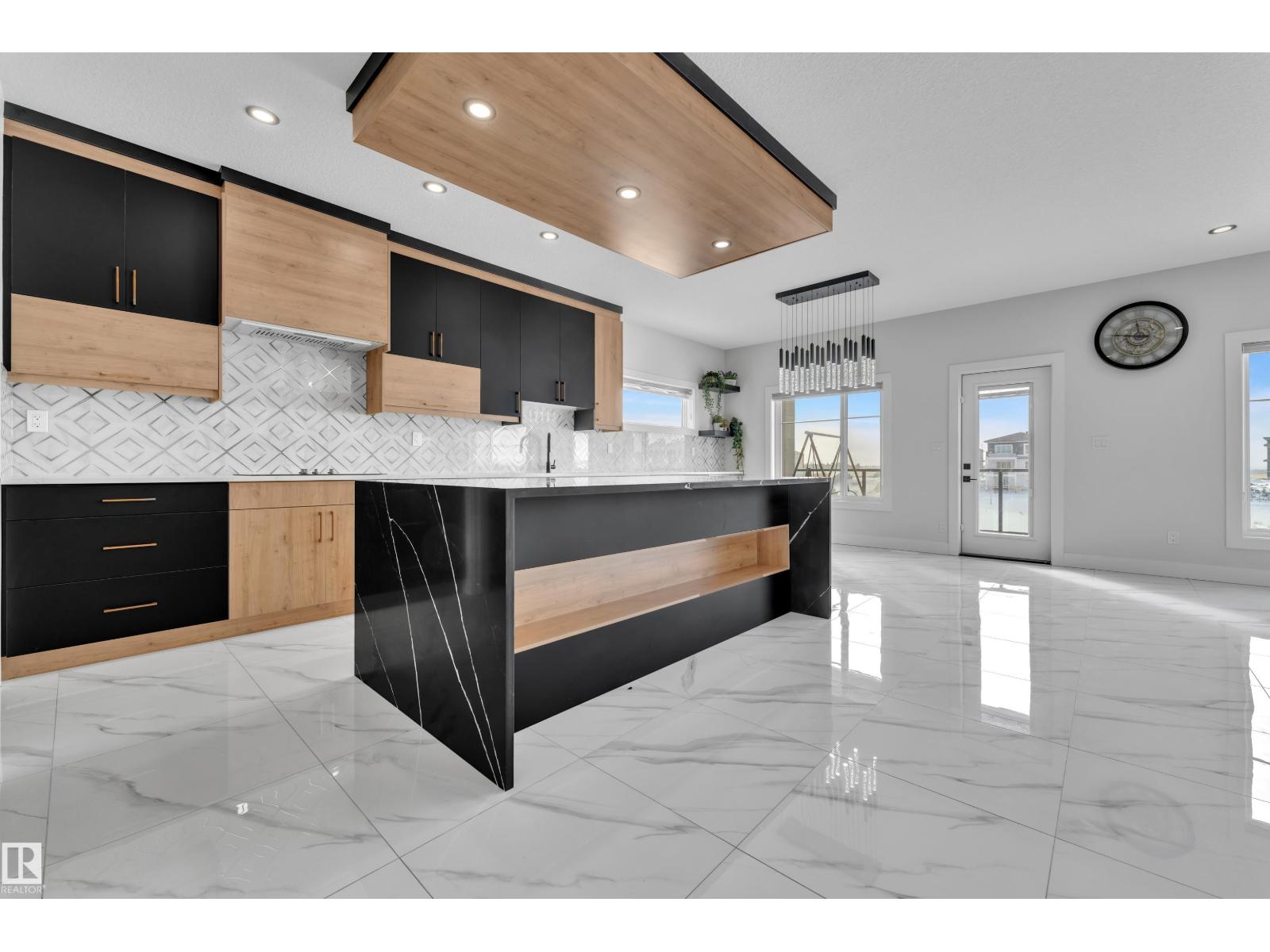 2531 63 AV NE - 11