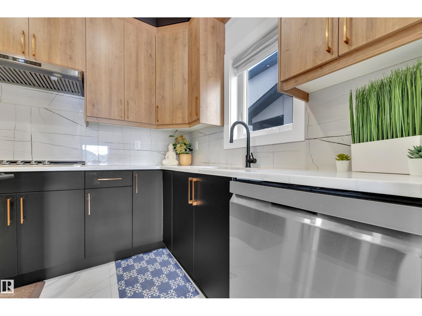 2531 63 AV NE - 20