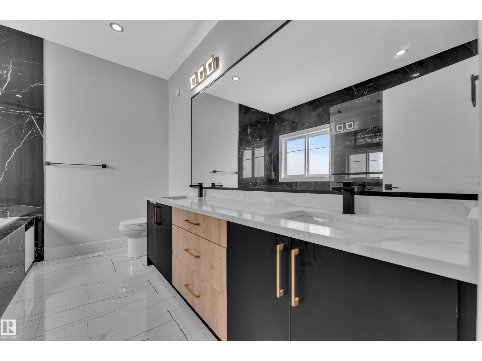 2531 63 AV NE - 28
