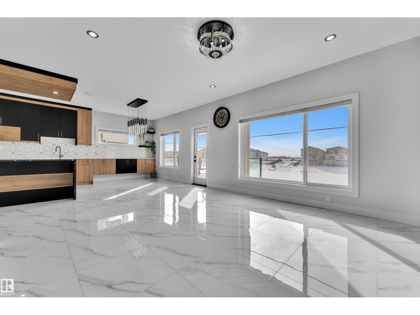 2531 63 AV NE - 15