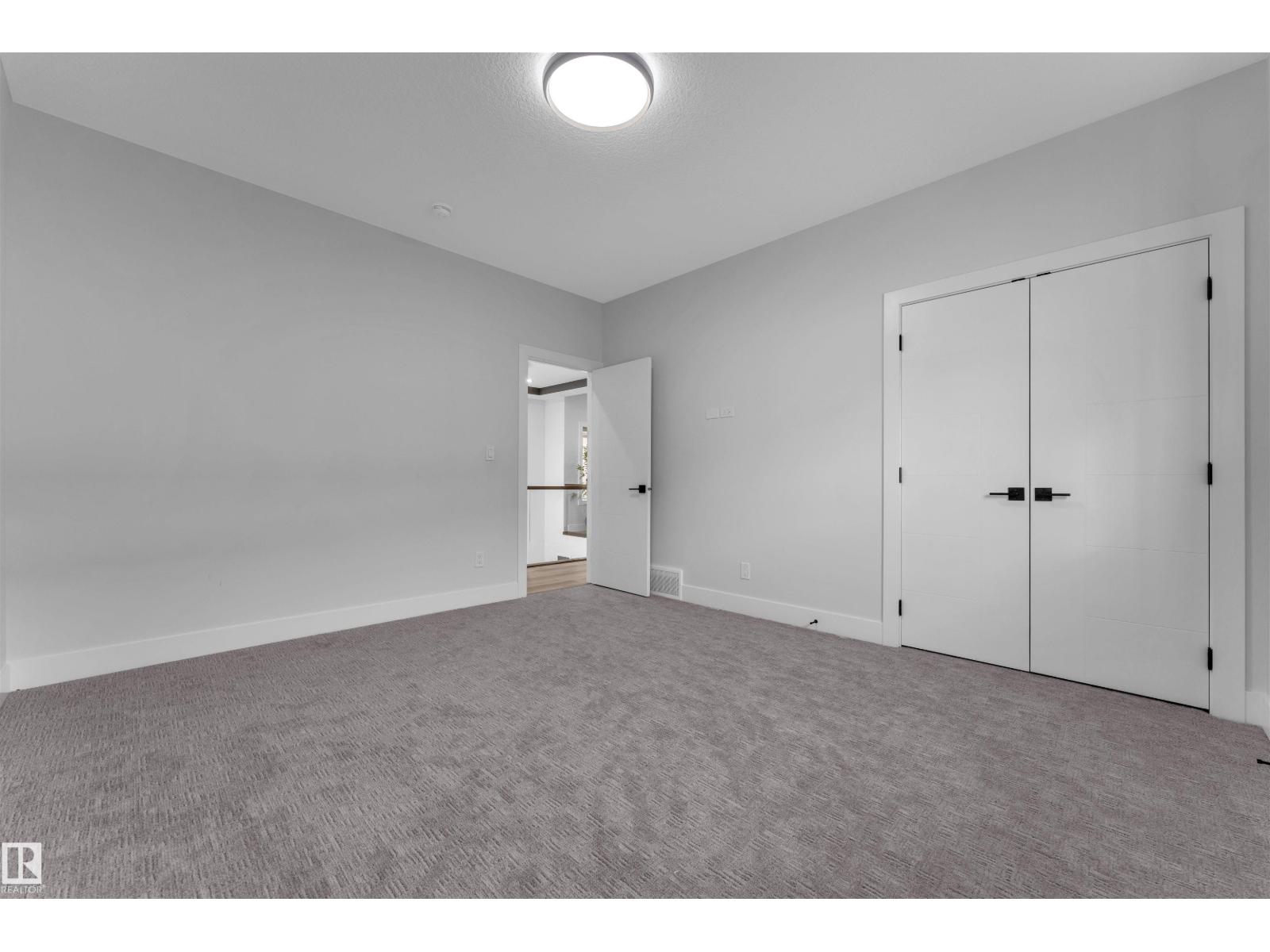 2531 63 AV NE - 35