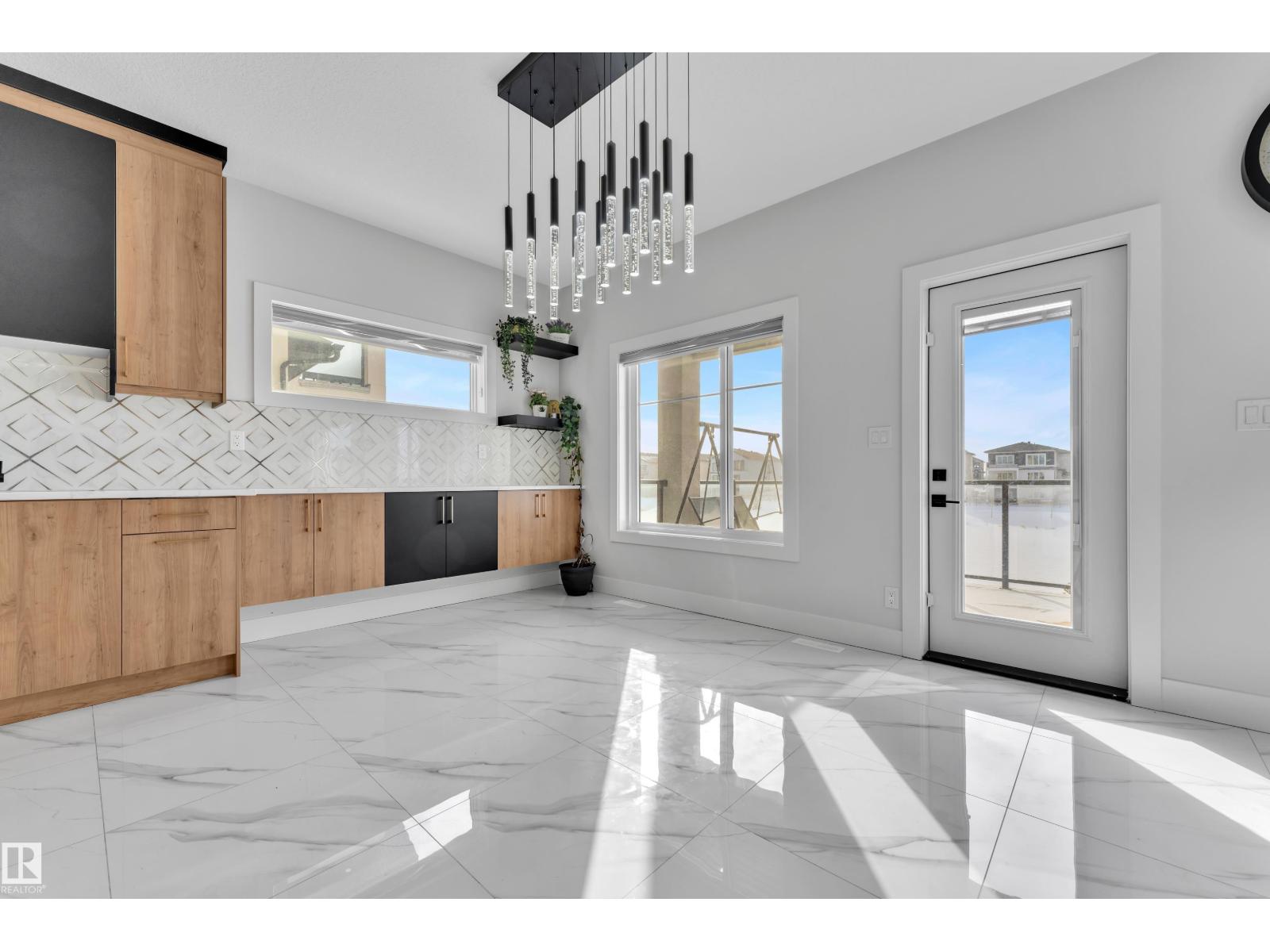 2531 63 AV NE - 16