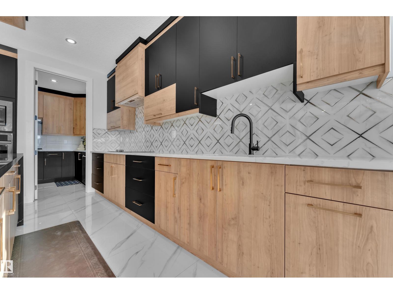 2531 63 AV NE - 18