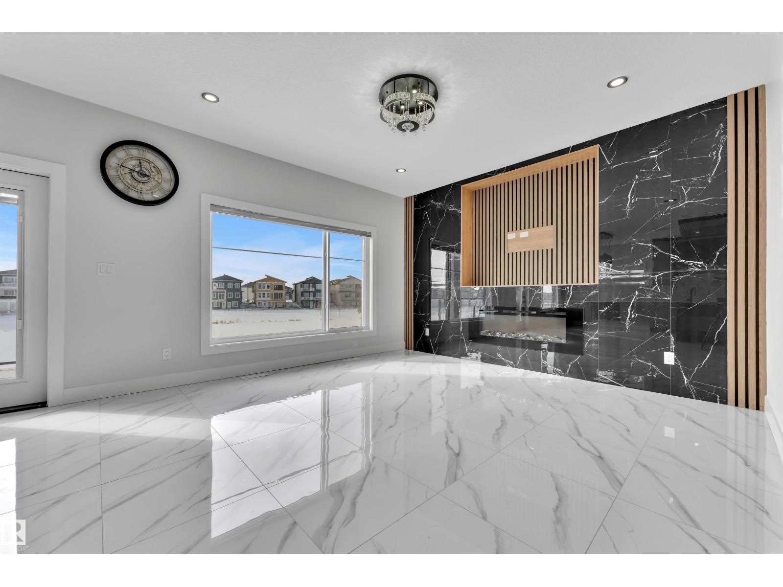 2531 63 AV NE - 12