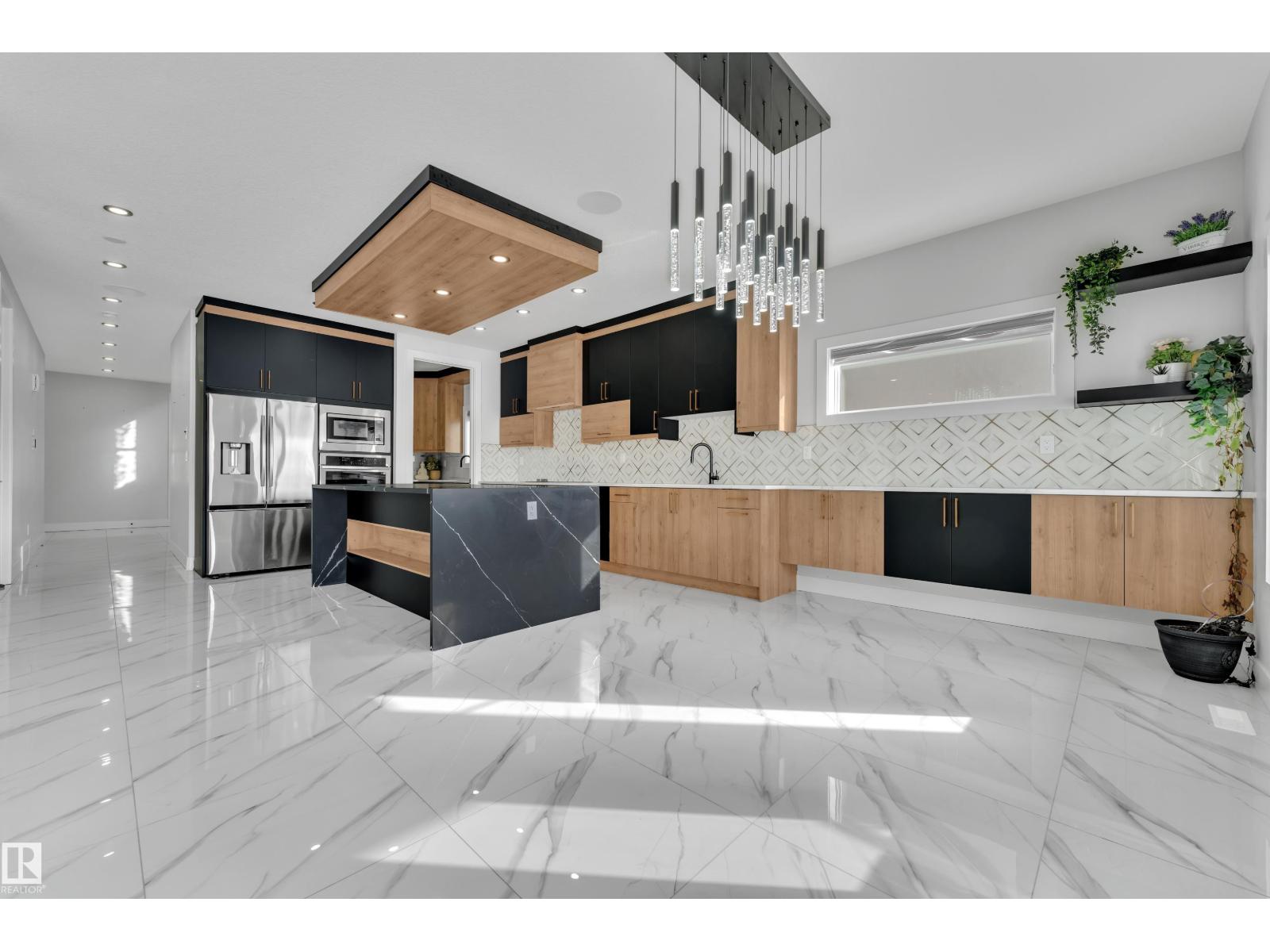 2531 63 AV NE - 17