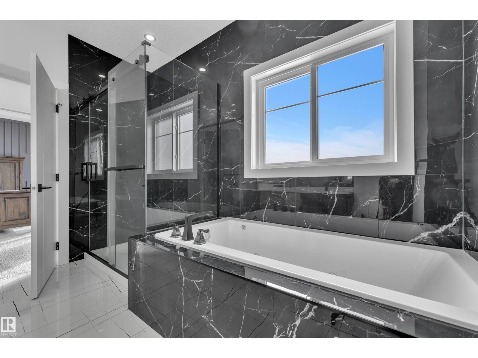 2531 63 AV NE - 29