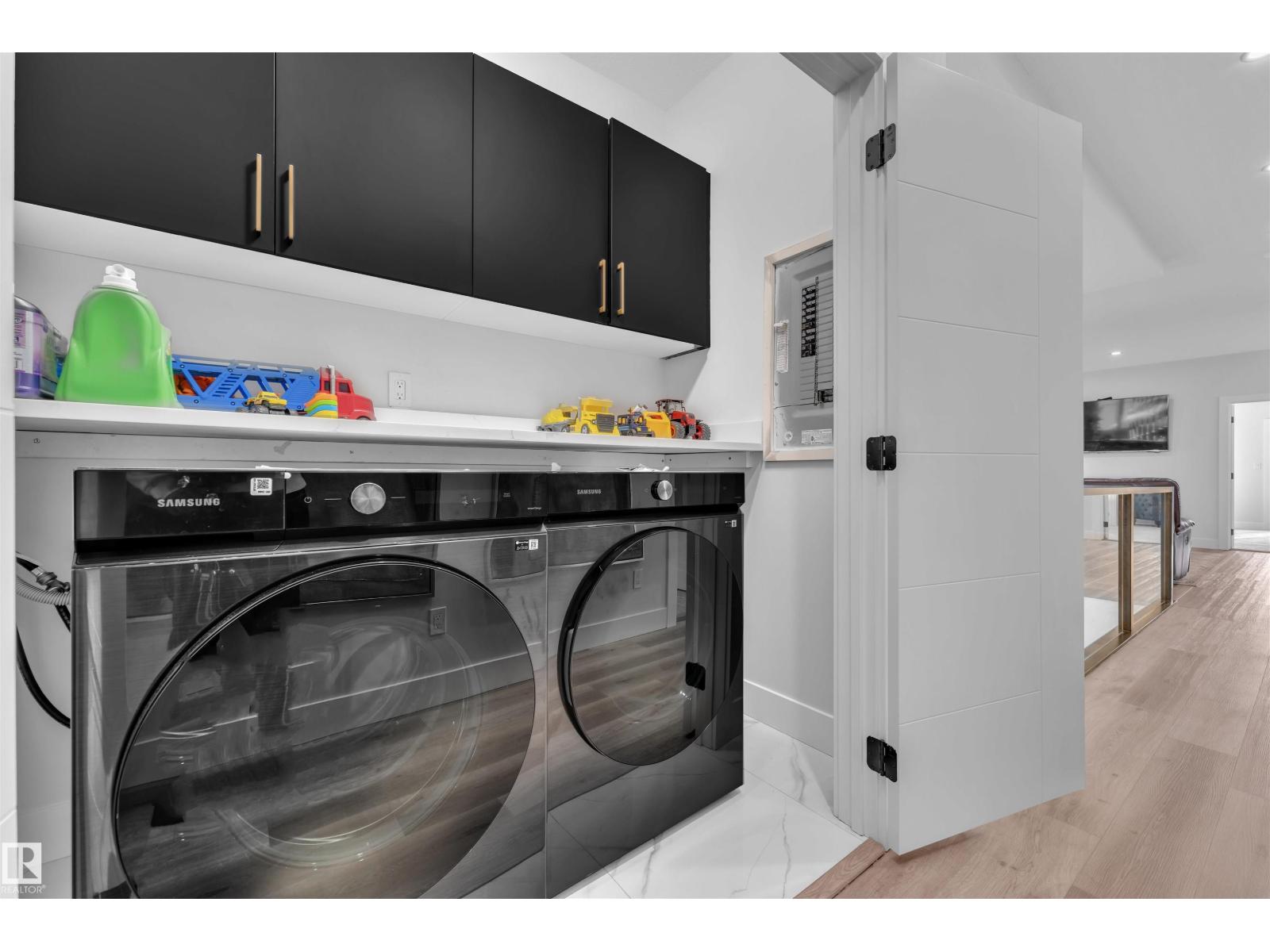 2531 63 AV NE - 37