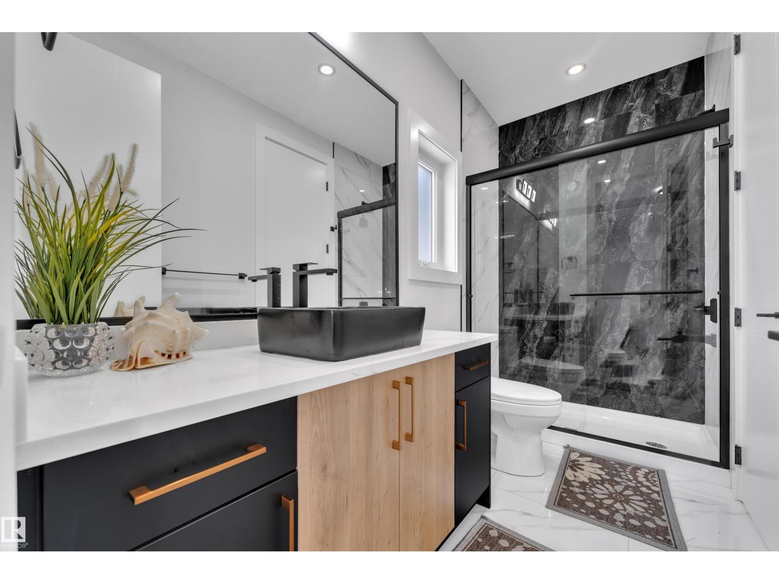 2531 63 AV NE - 10