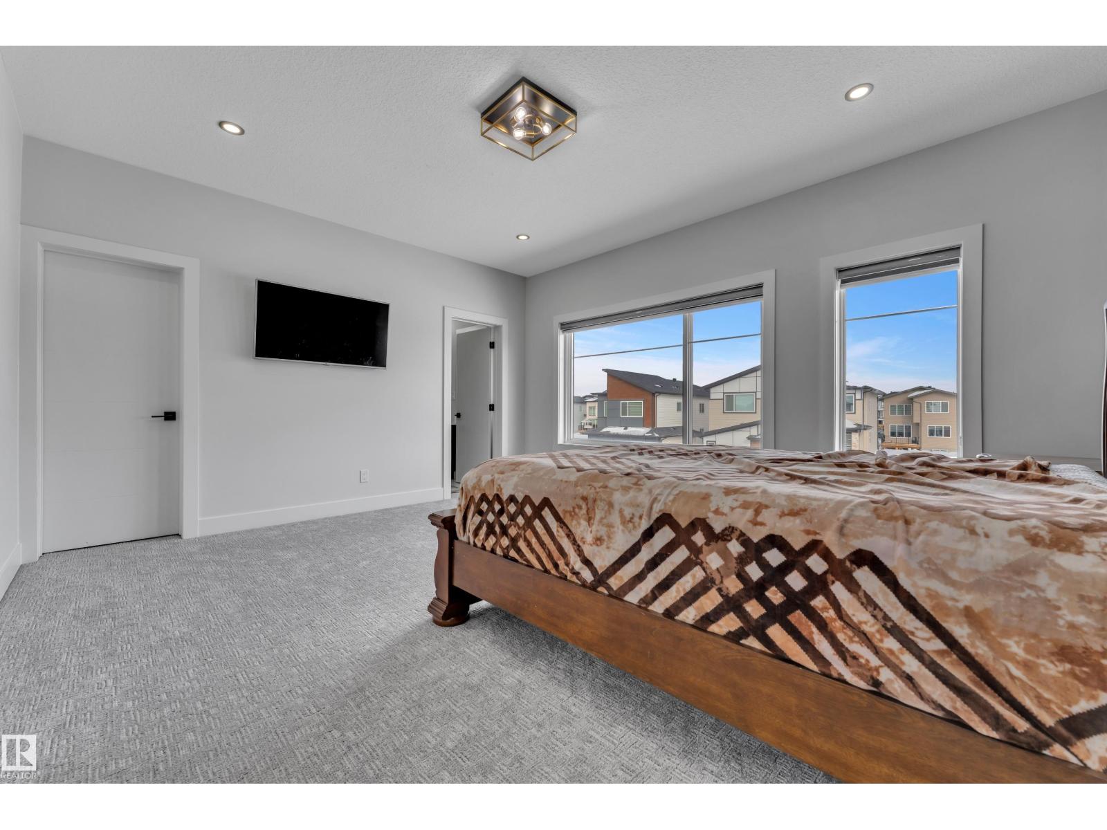 2531 63 AV NE - 39
