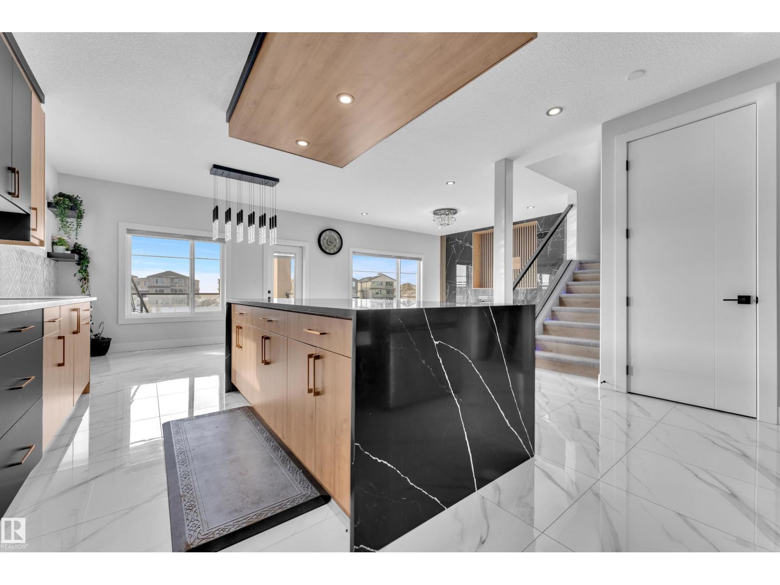 2531 63 AV NE - 19