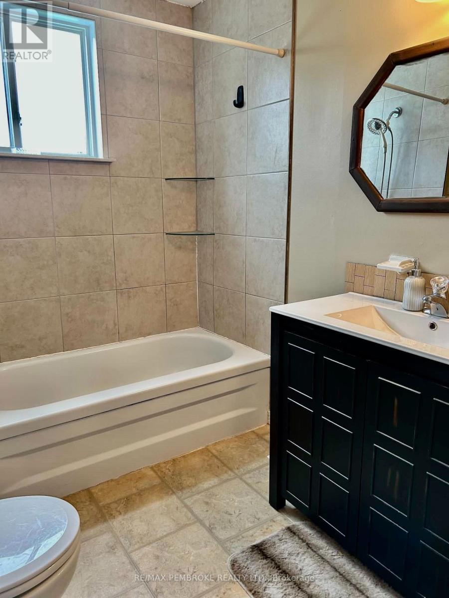 2185 PETAWAWA BOULEVARD - 18