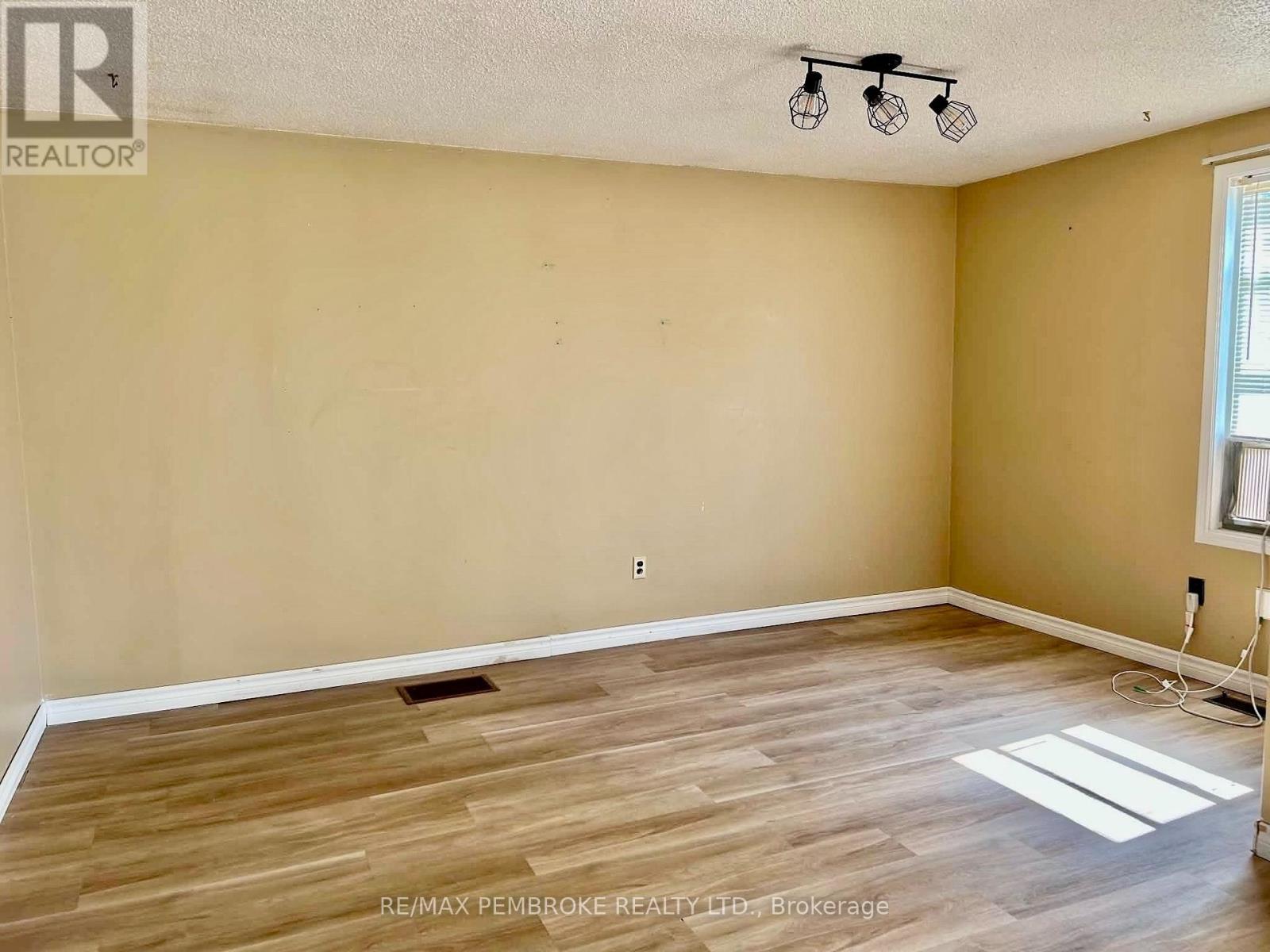 2185 PETAWAWA BOULEVARD - 23