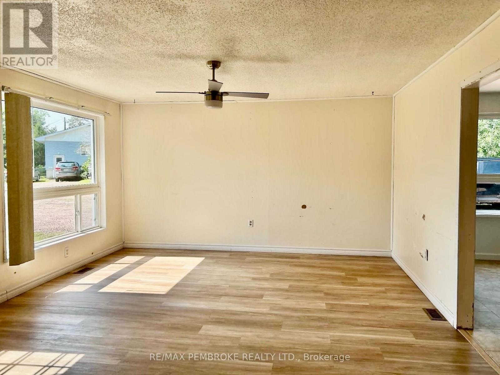 2185 PETAWAWA BOULEVARD - 22