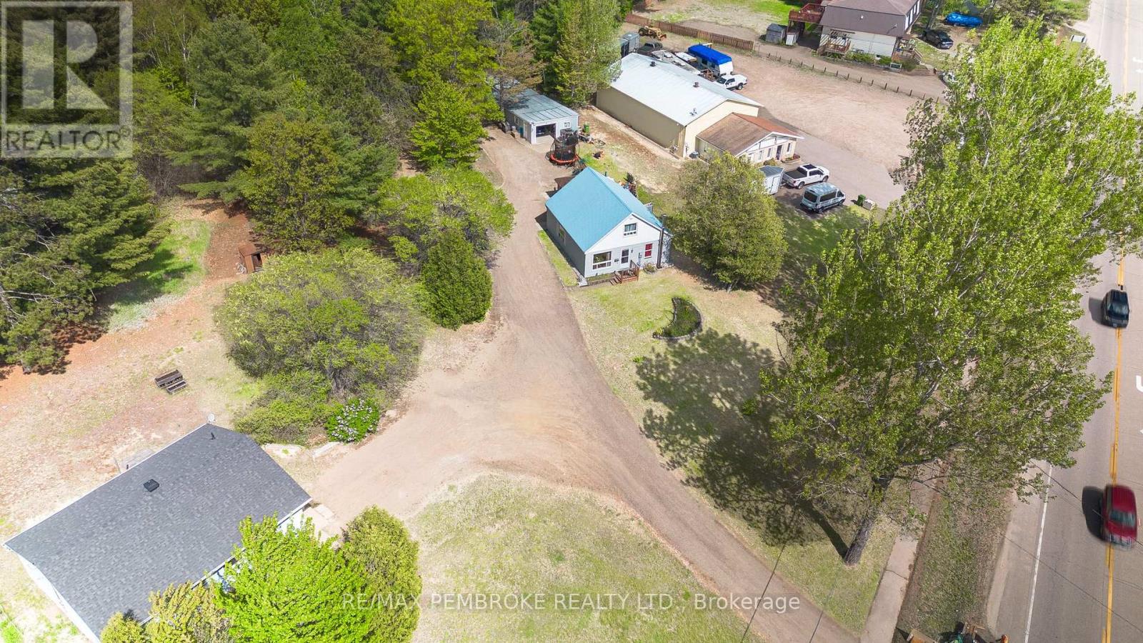 2185 PETAWAWA BOULEVARD - 11