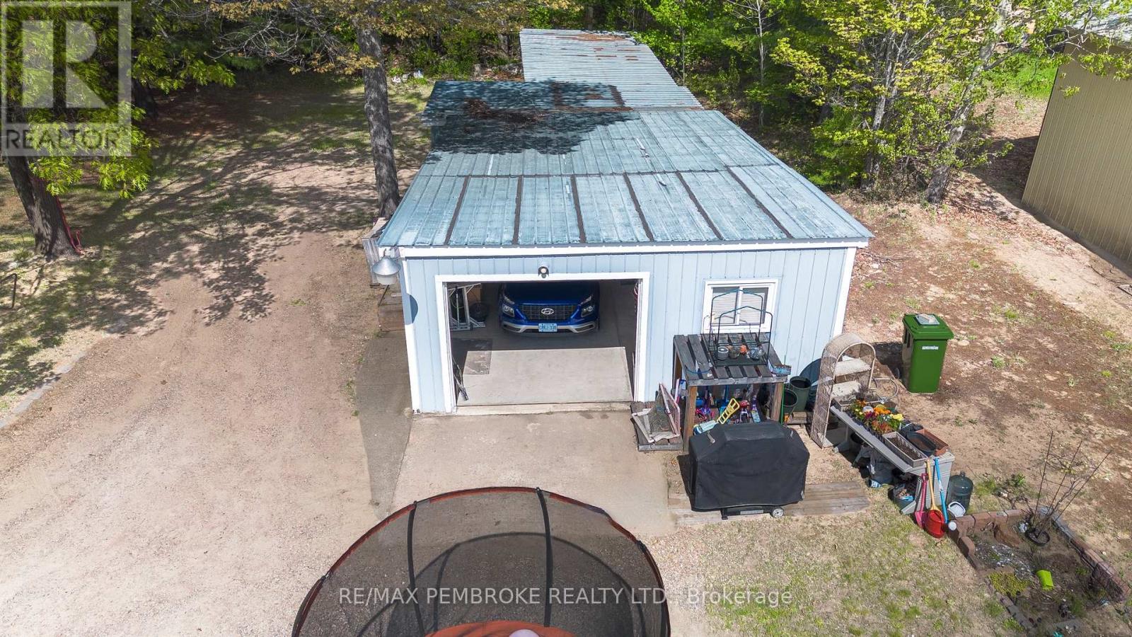 2185 PETAWAWA BOULEVARD - 13