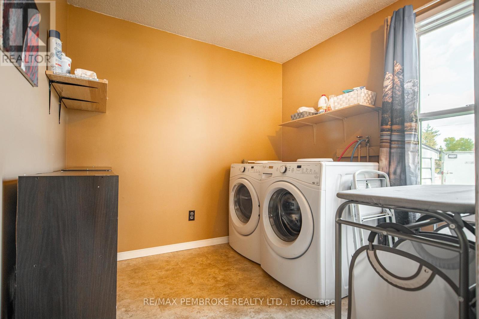2185 PETAWAWA BOULEVARD - 19