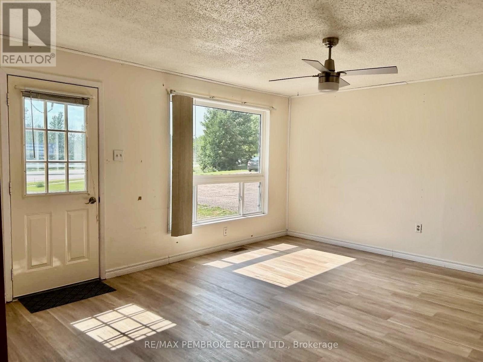 2185 PETAWAWA BOULEVARD - 21
