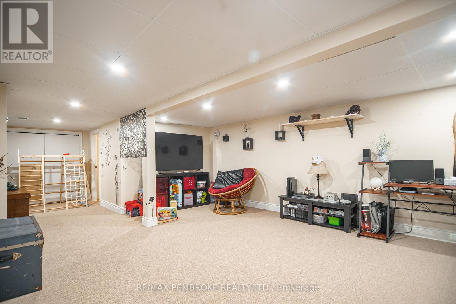 2185 PETAWAWA BOULEVARD - 31