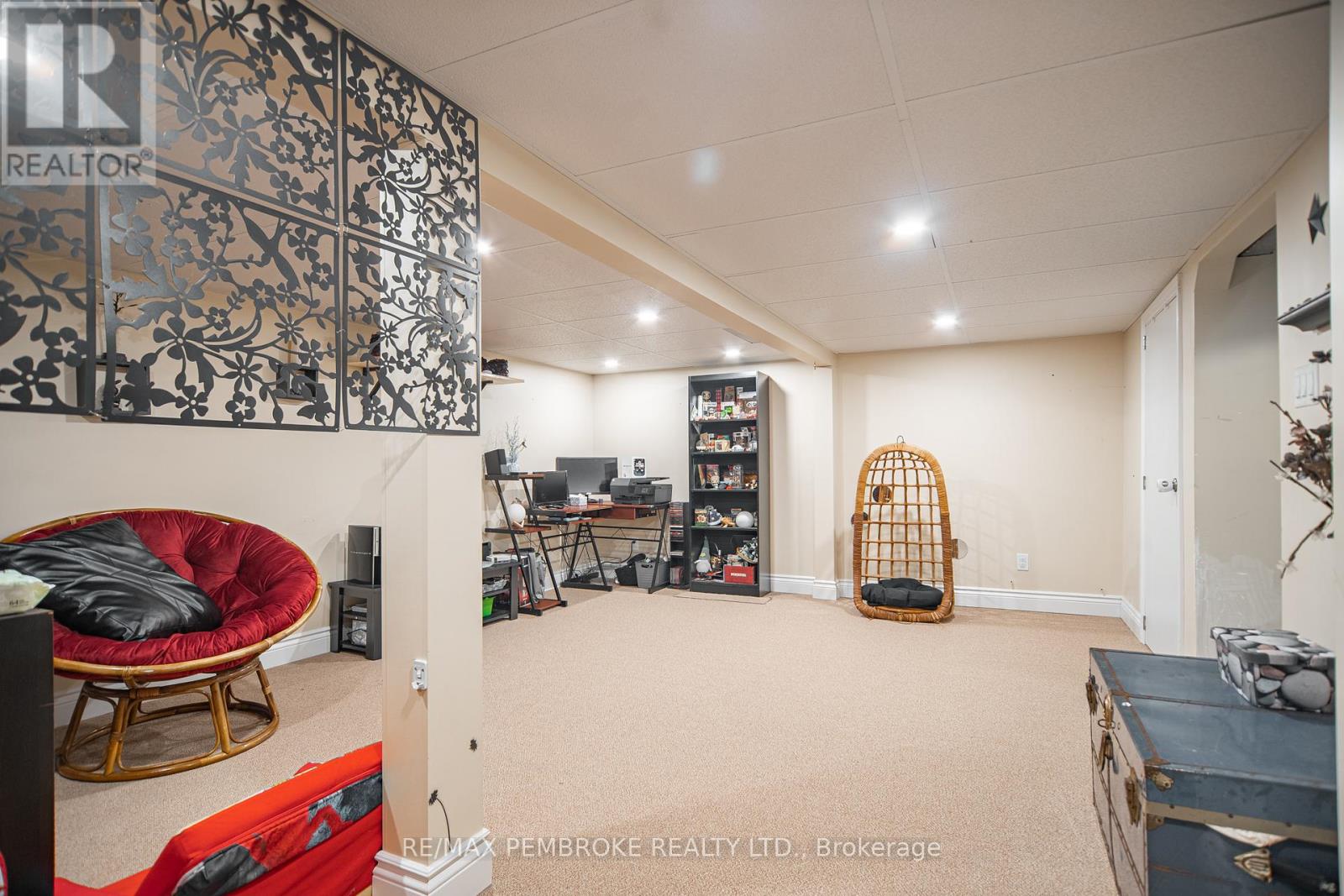 2185 PETAWAWA BOULEVARD - 30