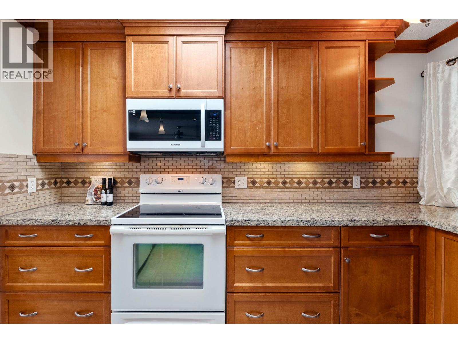 #21 3370 Casorso Road - 10