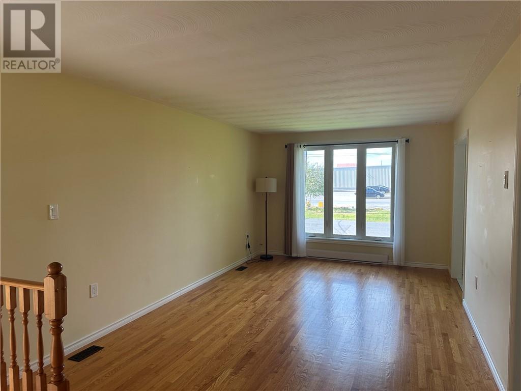1067 St Anthony Street W - 10