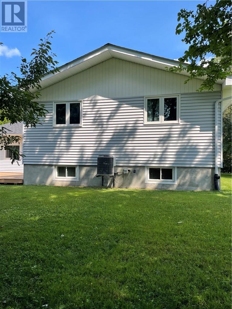 1067 St Anthony Street W - 37