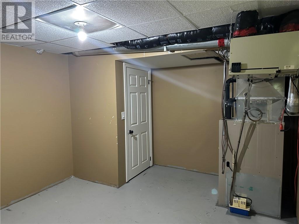 1067 St Anthony Street W - 44