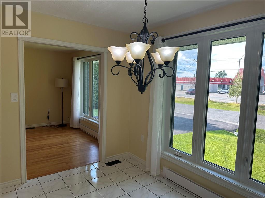 1067 St Anthony Street W - 9