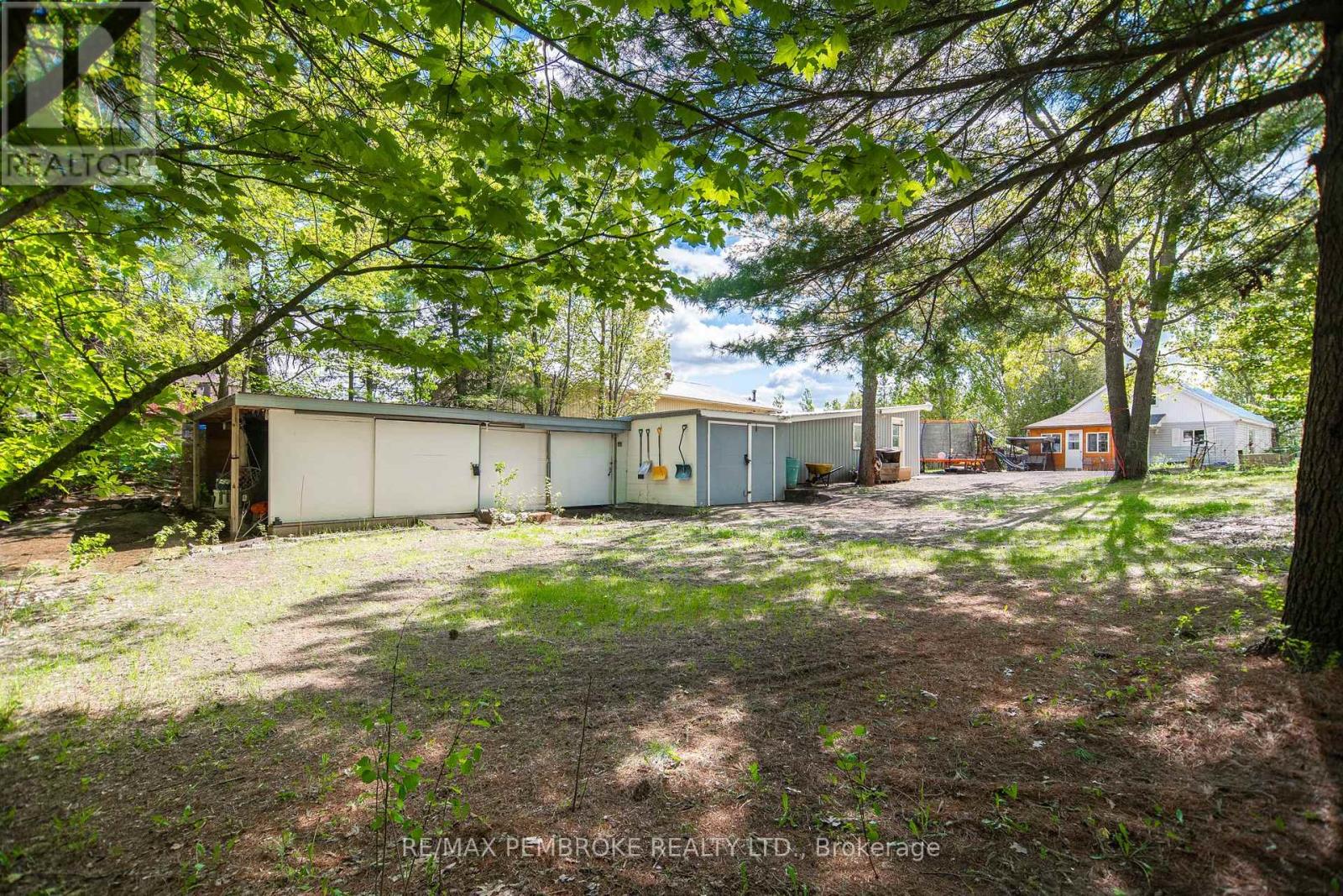 2185 PETAWAWA BOULEVARD - 10
