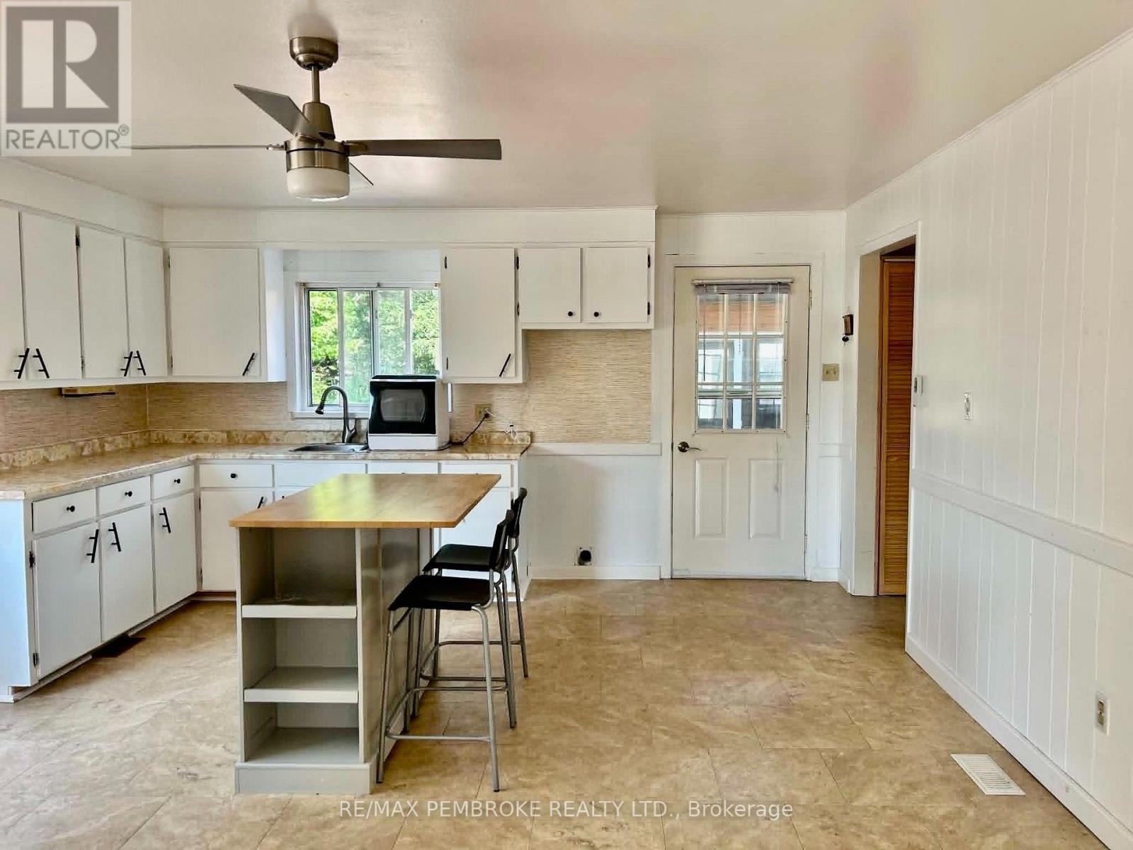 2185 PETAWAWA BOULEVARD - 16