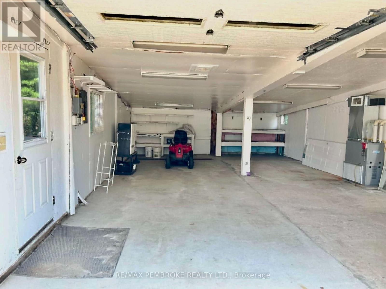 2185 PETAWAWA BOULEVARD - 36