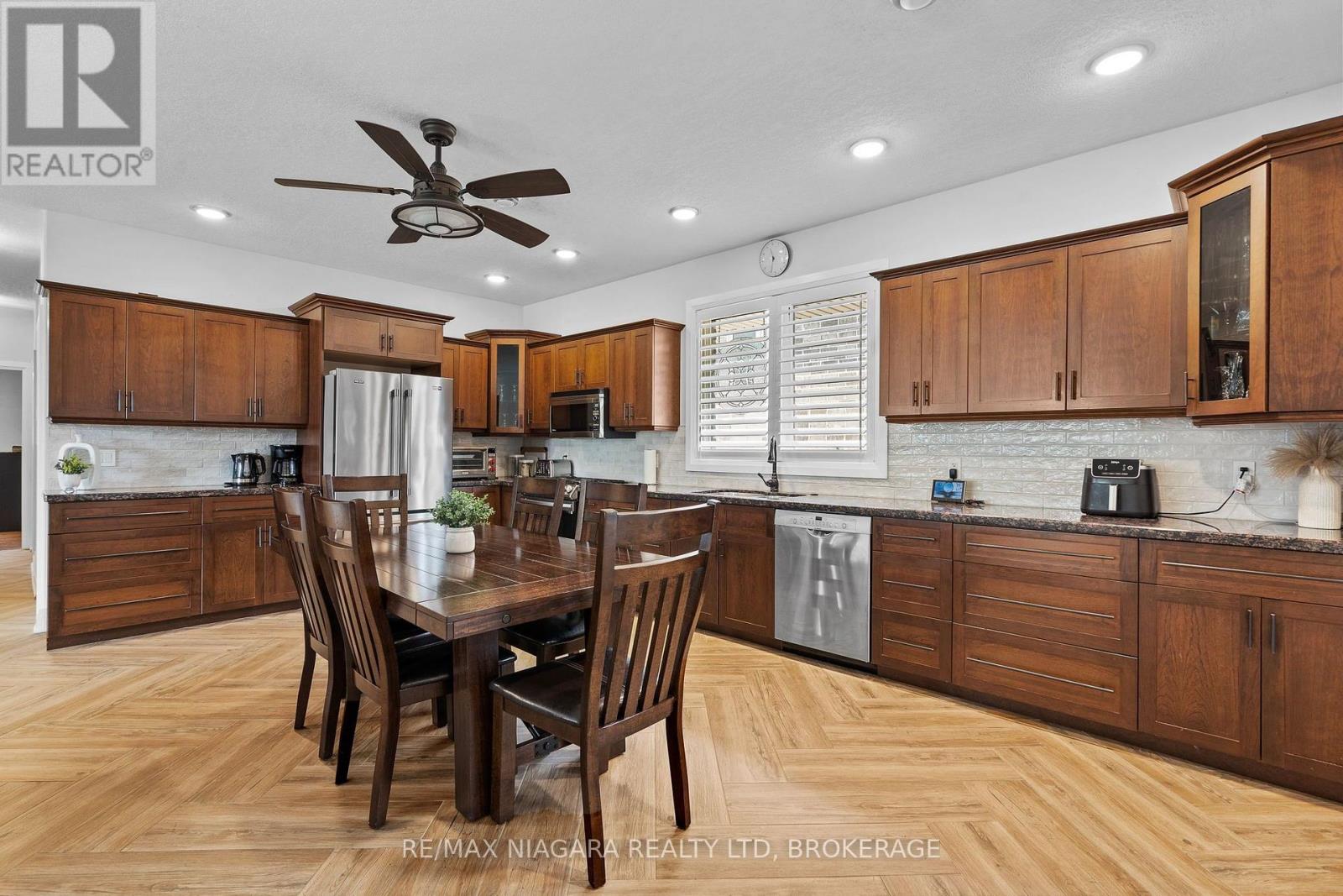 611 SUGARLOAF STREET - 12